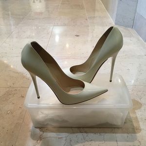 JIMMY CHOO PATENT OFF WHITE PUMPS 39.5